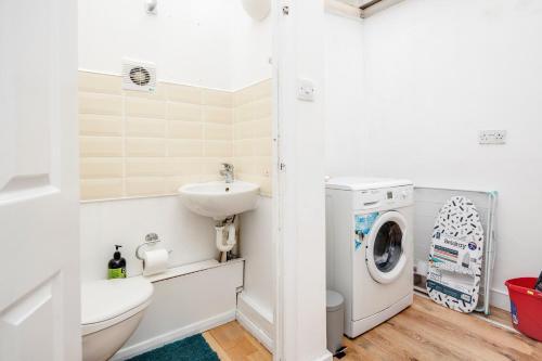 Villa Luxurious 4 Bedroom House? Gobions ? Prime Location ? Basildon ?