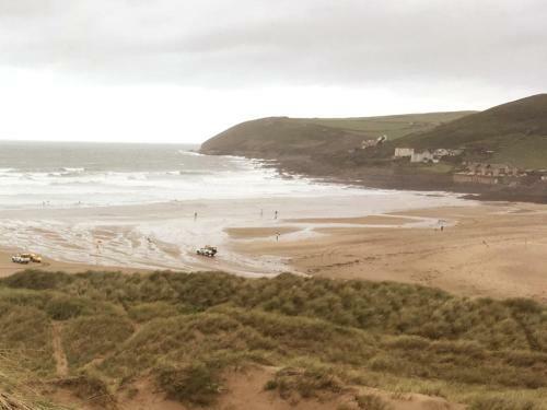 Cosy House, Near Beaches, Coastal Path And Local Shops