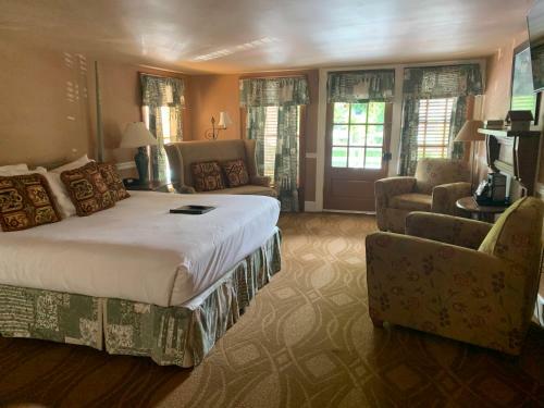 Lodge Highlands Inn