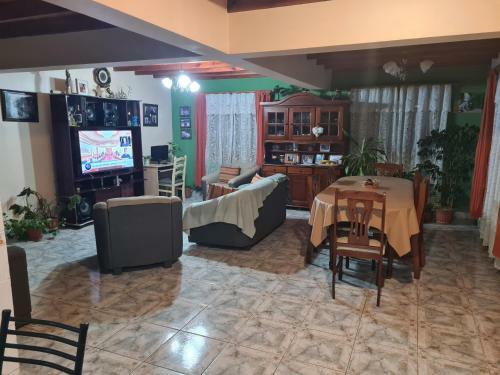 Casa De Familia