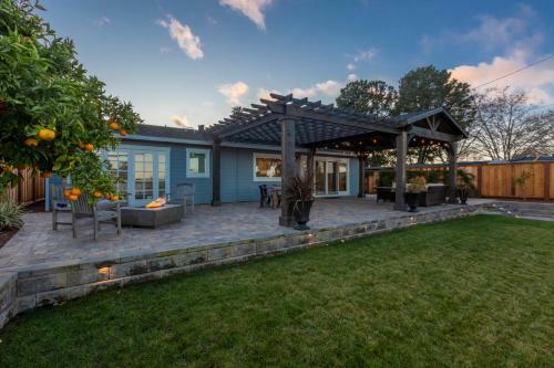 Villa @ Marbella Lane Executive Waterfront Property
