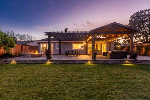 Villa @ Marbella Lane Executive Waterfront Property