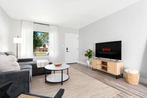 Fantastic 2 Bedroom, King Bed, Central Sacramento