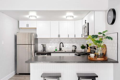 Fantastic 2 Bedroom, King Bed, Central Sacramento
