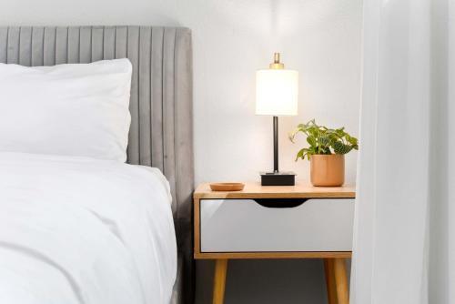 Fantastic 2 Bedroom, King Bed, Central Sacramento