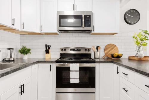 Fantastic 2 Bedroom, King Bed, Central Sacramento