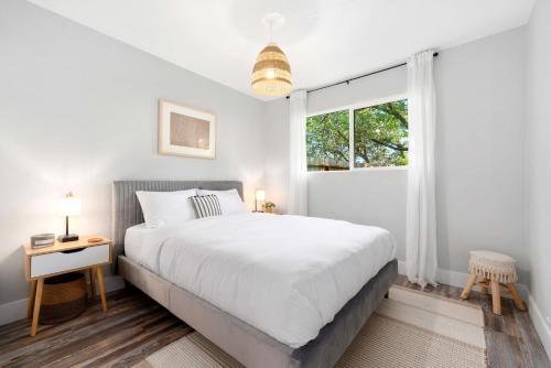 Fantastic 2 Bedroom, King Bed, Central Sacramento