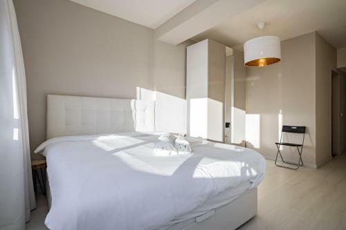 Charming & Spacious Sea Front Apartment