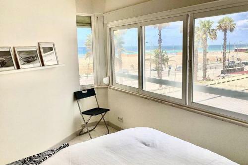 Charming & Spacious Sea Front Apartment