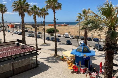 Charming & Spacious Sea Front Apartment