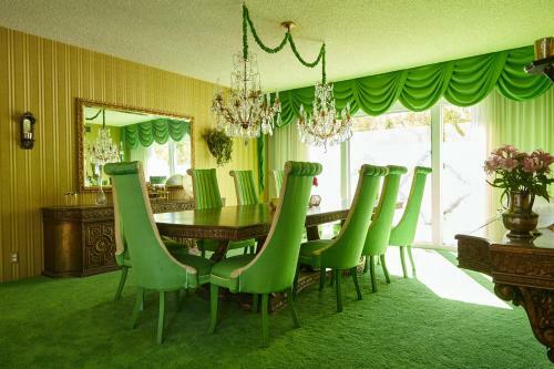 The Establishment, Quintessential 1969 Villa