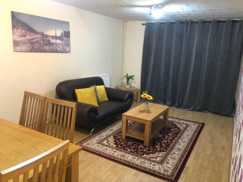 Comfy Three-bedroom Home In Basingstoke