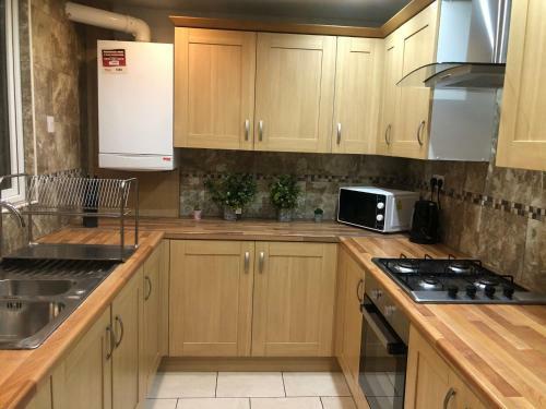 Comfy Three-bedroom Home In Basingstoke