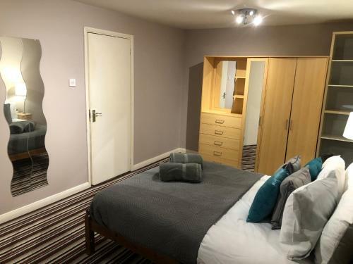 Comfy Three-bedroom Home In Basingstoke