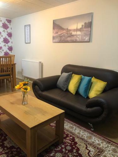 Comfy Three-bedroom Home In Basingstoke