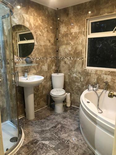 Comfy Three-bedroom Home In Basingstoke