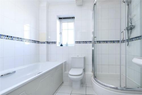 Sunny 1 Bed Apartment In A Quiet Central Location