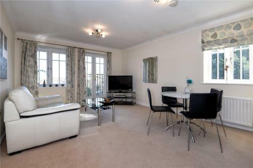 Sunny 1 Bed Apartment In A Quiet Central Location