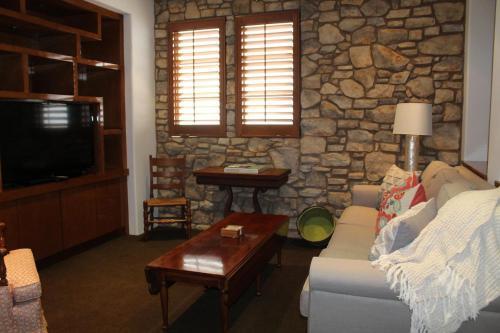 St Baristo Luxury Townhome