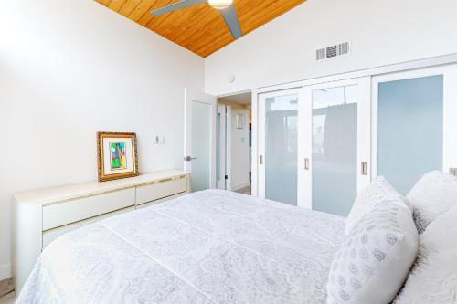 Iconic Mid-century Modern Escape