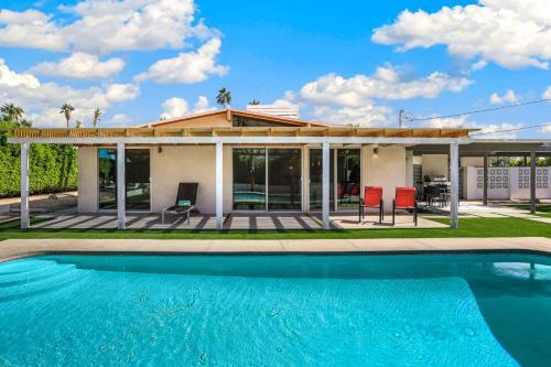 Iconic Mid-century Modern Escape