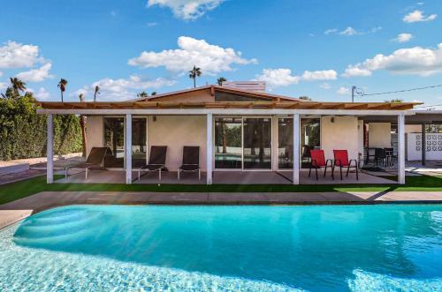 Iconic Mid-century Modern Escape