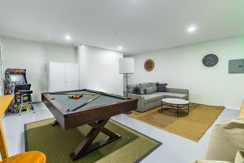 Lux Palm Springs Villa With Pool - Fits 12!
