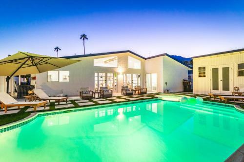 Lux Palm Springs Villa With Pool - Fits 12!