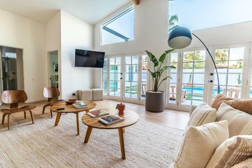 Lux Palm Springs Villa With Pool - Fits 12!