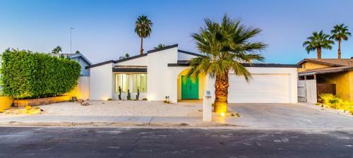 Lux Palm Springs Villa With Pool - Fits 12!