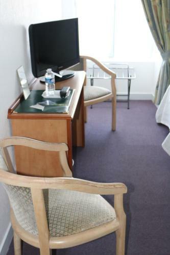 Hotel Logis Le Port Saint Aubin