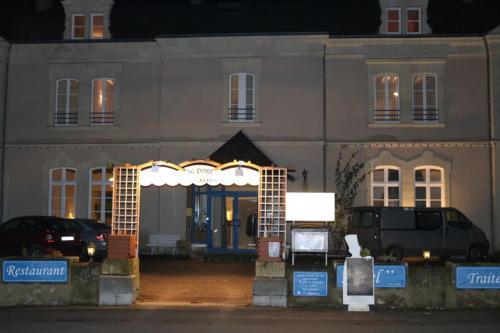 Hotel Logis Le Port Saint Aubin