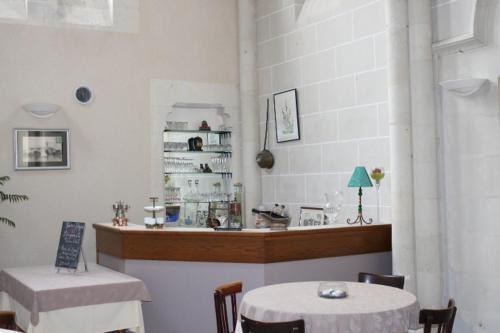 Hotel Logis Le Port Saint Aubin