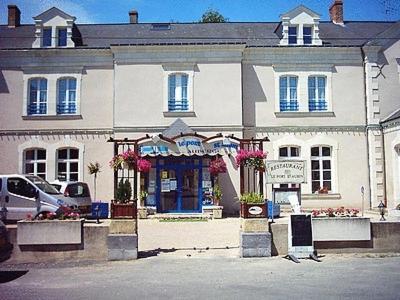 Hotel Logis Le Port Saint Aubin