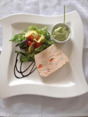 Hotel Logis Le Port Saint Aubin