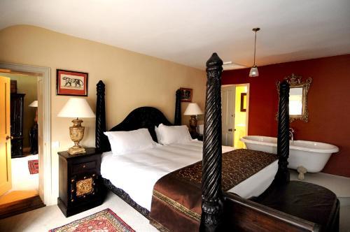 Hostal The Bull And Swan