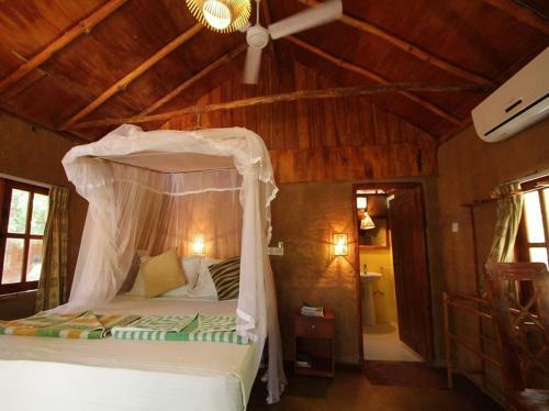 Bed & Breakfast Kirinda Beach Resort