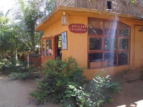 Bed & Breakfast Kirinda Beach Resort
