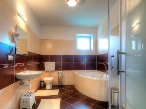 Hotel & Restaurant U Nedb�lk?