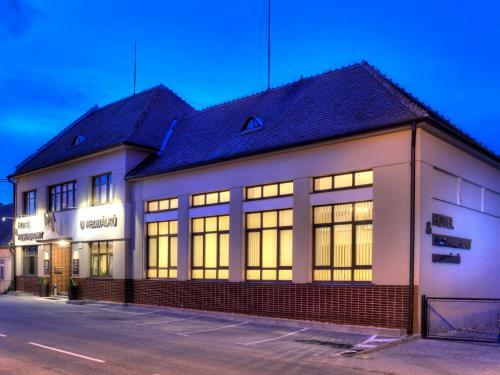 Hotel & Restaurant U Nedb�lk?