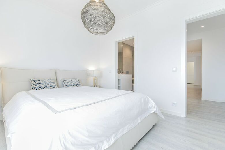 Luxurious Seaview Apartment In Estoril
