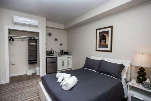 Posada Studio With Large Balcony- San Diego Gateway