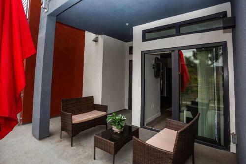 Posada Studio With Large Balcony- San Diego Gateway