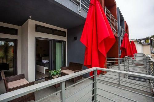 Posada Studio With Large Balcony- San Diego Gateway