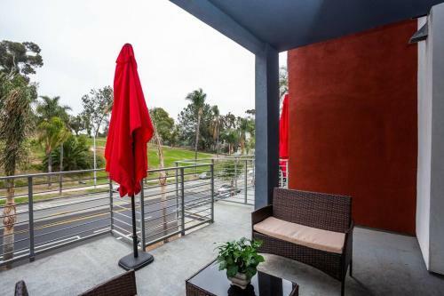 Posada Studio With Large Balcony- San Diego Gateway