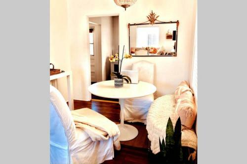 Modern Stylish Home In Fishermans Village