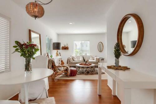 Modern Stylish Home In Fishermans Village