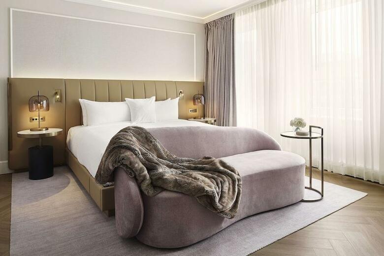 Loews Hotel Vogue