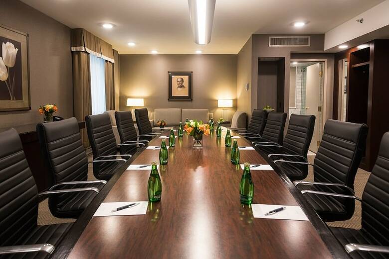 Lord Elgin Hotel