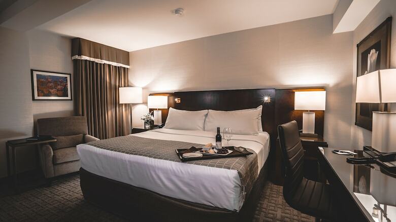Lord Elgin Hotel